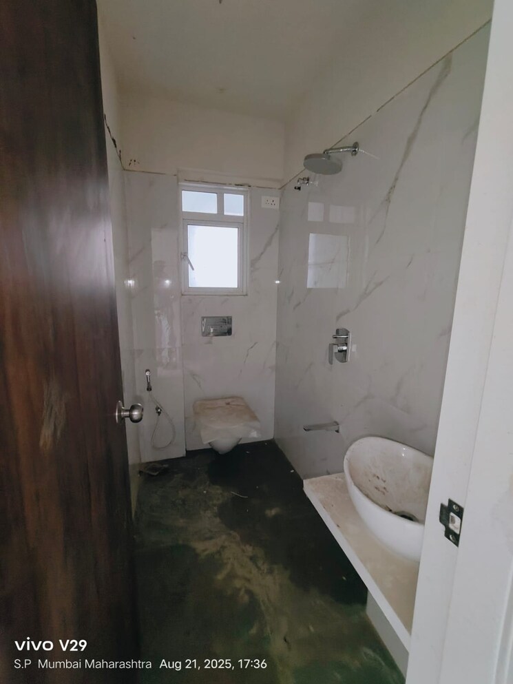 Bathroom, lodha-vista 2 Bedroom 800 Sq.Ft. Apartment In Lower Parel Mumbai 9591417