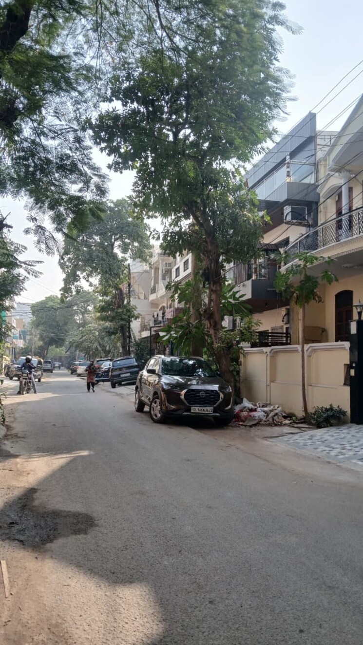  Parking, rwa-apartments-sector-41 6+ Bedroom 180 Sq.Mt. Independent House In Sector 41 Noida 9591746