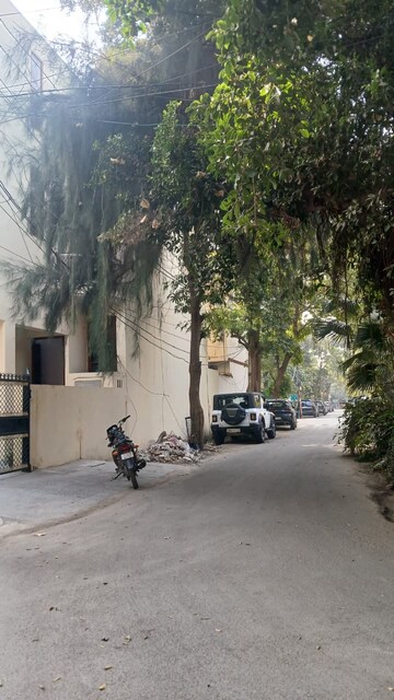 Parking in 6+ BHK Independent House at RWA Apartments Sector 41, Sector 41 – for Sale