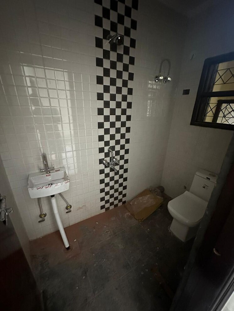 Bathroom, sultanpur 1 Bedroom 400 Sq.Ft. Apartment In Sultanpur Delhi 9591828