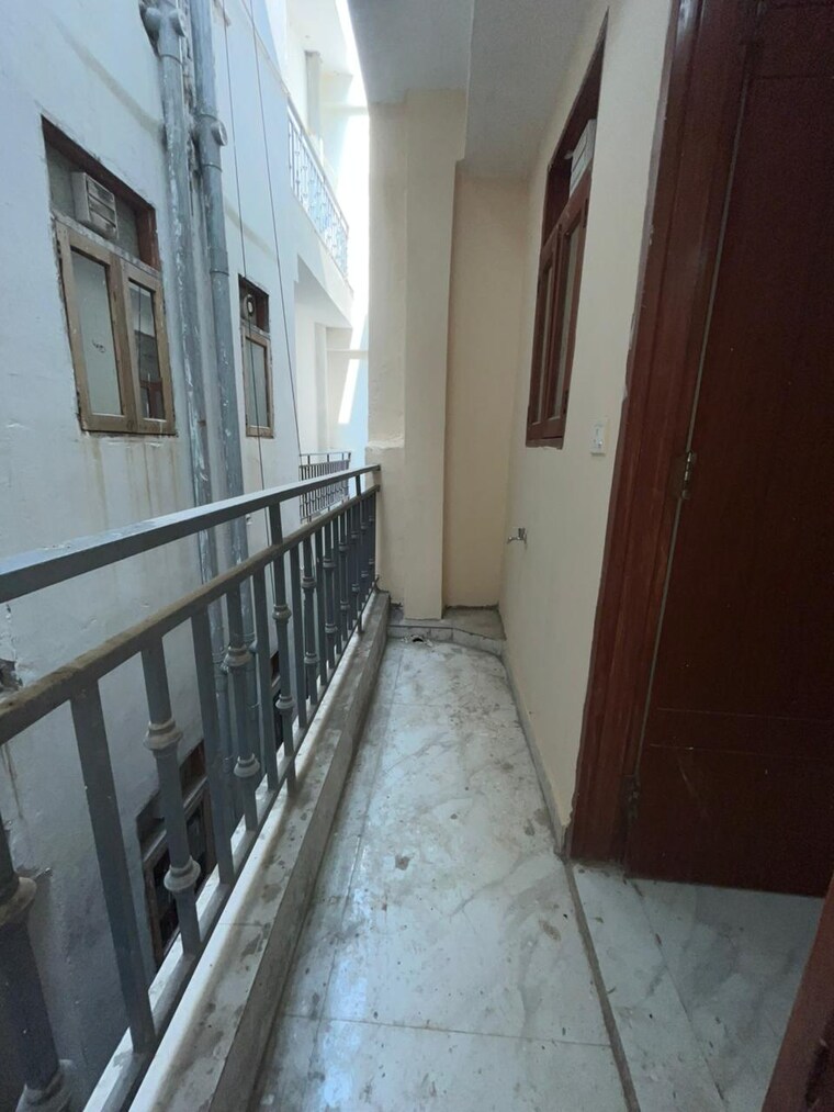 Balcony, freedom fighters enclave 3 Bedroom 1025 Sq.Ft. Builder Floor In Freedom Fighters Enclave Delhi 9591904