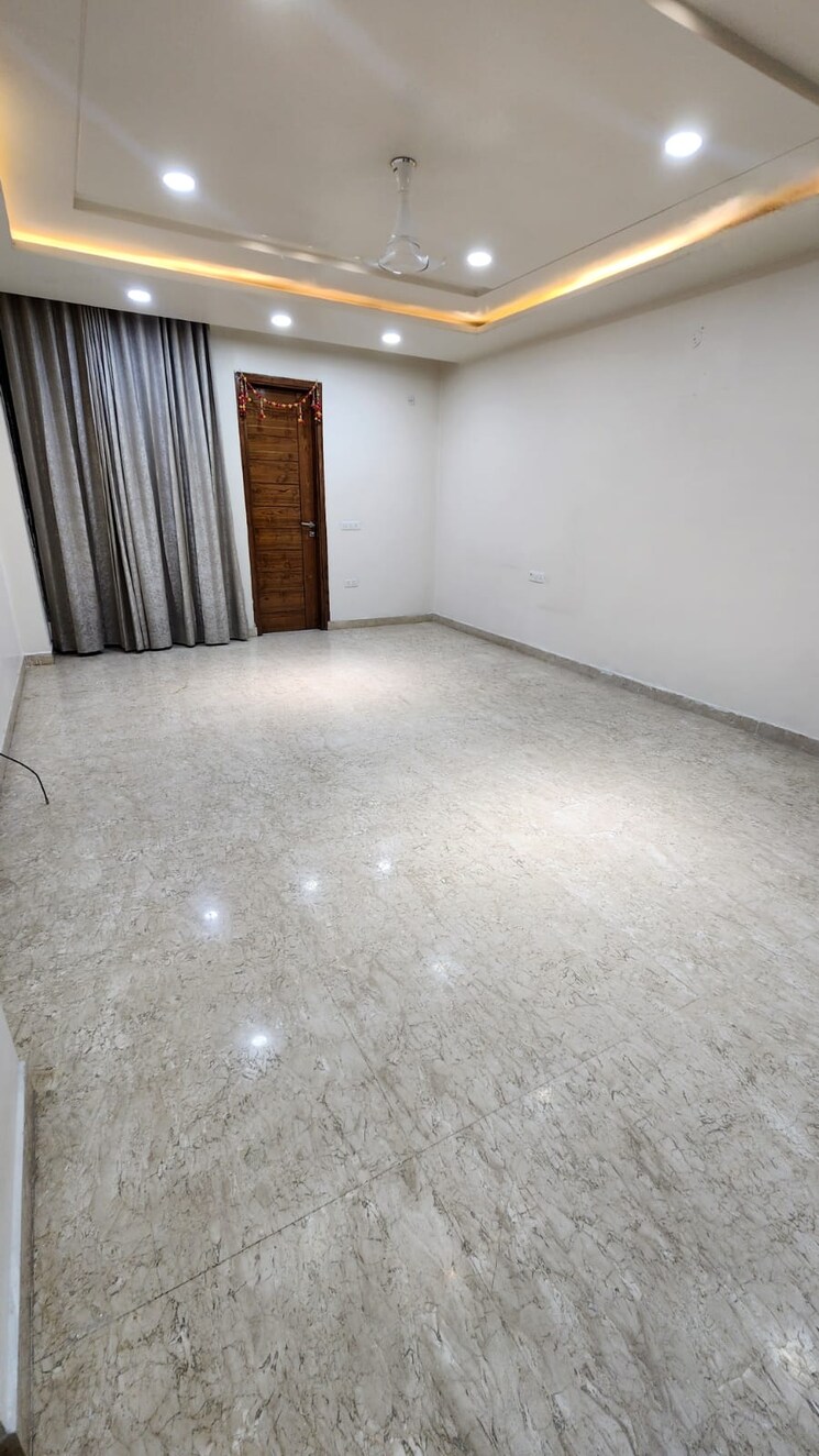 Room, uppal-southend 3 Bedroom 4500 Sq.Ft. Builder Floor In Sector 49 Gurgaon 9591936