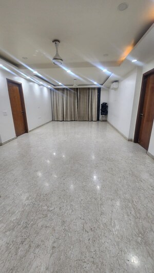 Living Room in 3 BHK Builder Floor at Uppal Southend, Sector 49 – for Rent