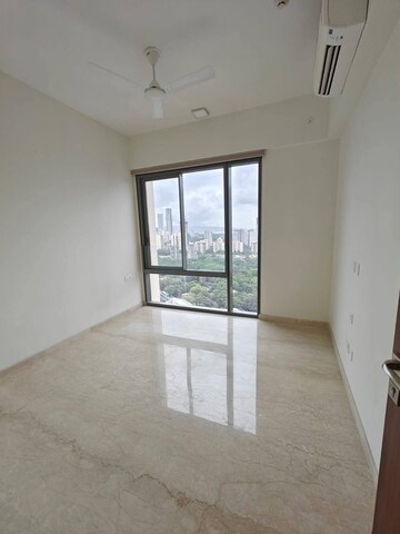 Room in 3 BHK Apartment at Enpar Lotus 101 Worli Residences, Lower Parel – for Rent