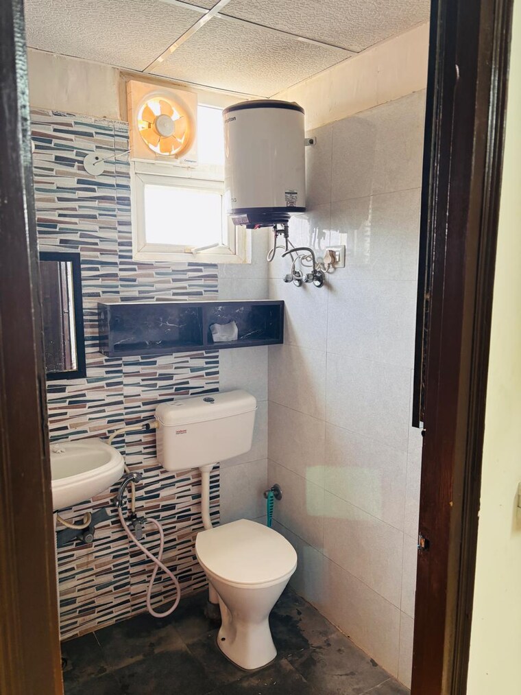 Bathroom, signature-global-the-roselia 2 Bedroom 970 Sq.Ft. Apartment In Sector 95a Gurgaon 9592143