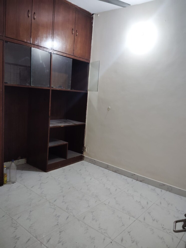 Room, everest-apartments-rwa 2 Bedroom 1000 Sq.Ft. Apartment In Kalkaji Delhi 9592268