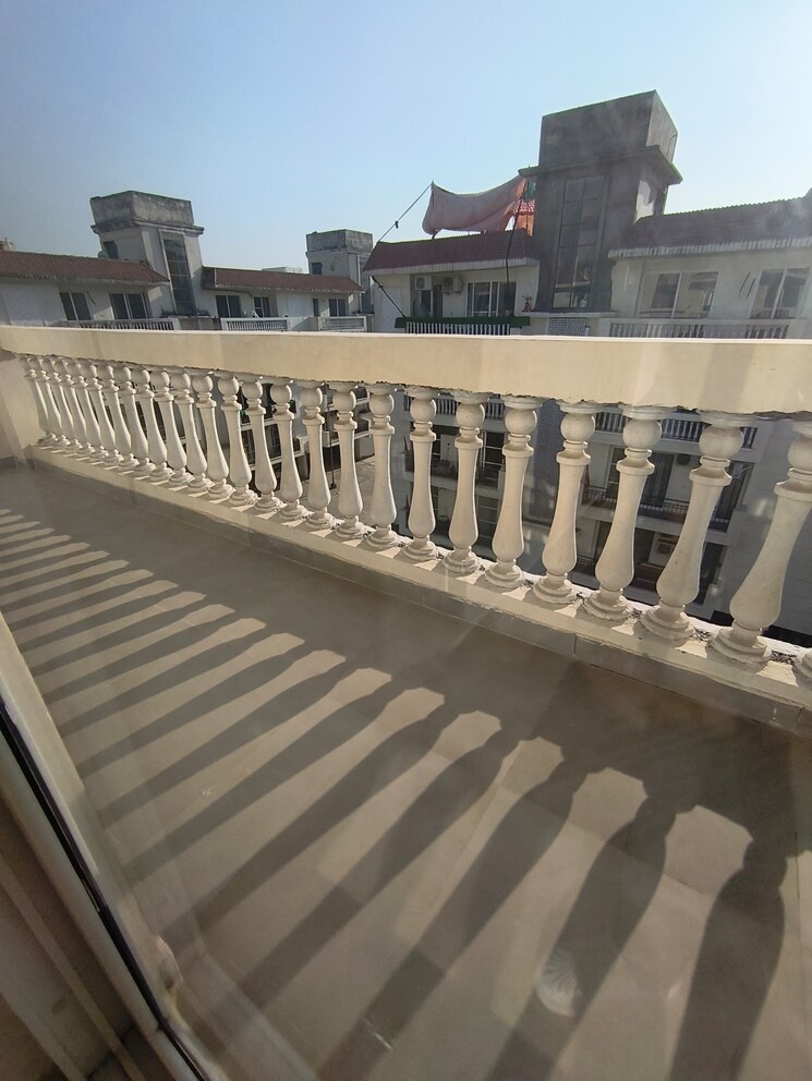 Balcony, roseate-homes 3 Bedroom 1850 Sq.Ft. Builder Floor In Ghazipur Zirakpur 9592203