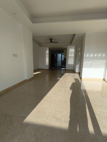 Building Lobby in 3 BHK Builder Floor at Roseate Homes, Ghazipur – for Rent