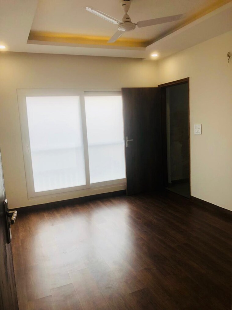 Room, sector 52 3 Bedroom 2100 Sq.Ft. Builder Floor In Sector 52 Gurgaon 9592222