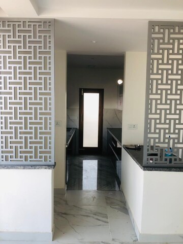 Building Lobby in 3 BHK Builder Floor at Sector 52 – for Rent