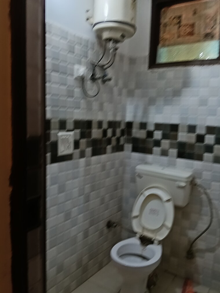 Bathroom, neb sarai 1 Bedroom 400 Sq.Ft. Builder Floor In Neb Sarai Delhi 9592227