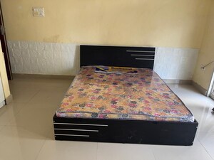 Bedroom in 3 BHK Apartment at Gomti Nagar – for Rent