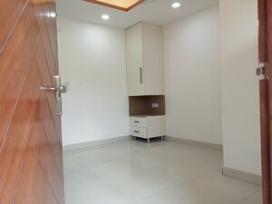 Room in 3 BHK Builder Floor at Mahavir Enclave 1 – for Rent