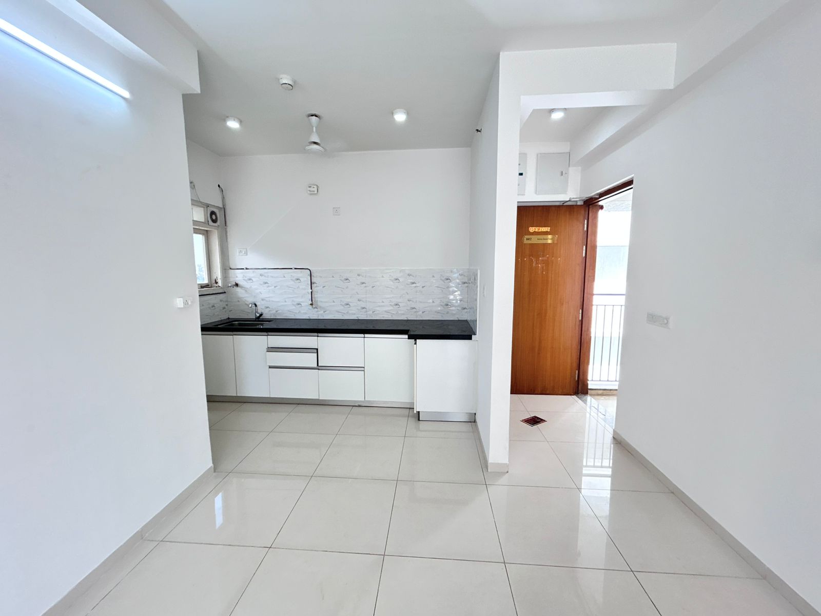 2 BHK + Extra Room Apartment For Rent in Amanora Gold Towers