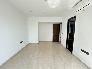 Room in 3 BHK Apartment at Lower Parel – for Rent