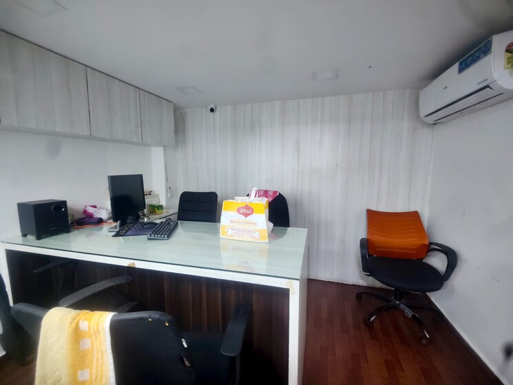 Team Area, malad west Commercial Office Space 700 Sq.Ft. In Malad West Mumbai 9592398