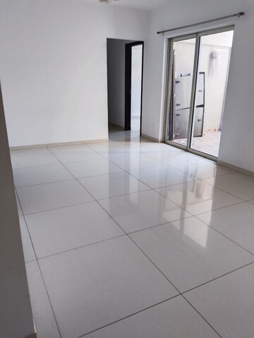 Room in 2 BHK Apartment at Kolte Patil Stargaze, Bavdhan – for Rent