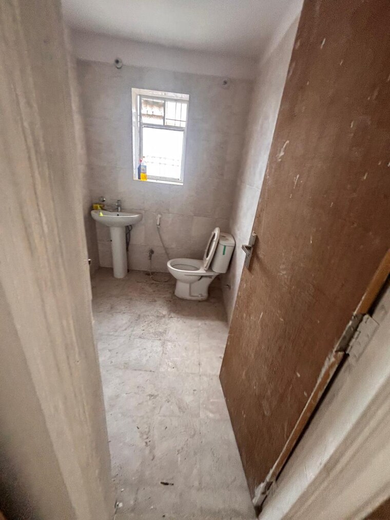 Bathroom, kokar 3 Bedroom 1650 Sq.Ft. Apartment In Kokar Ranchi 9592429