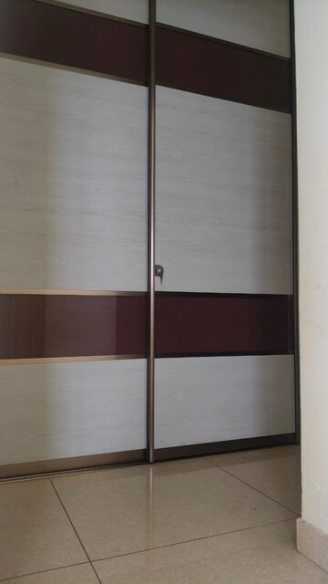 Room in 3 BHK Apartment at Prestige Falcon City, Konanakunte – for Rent