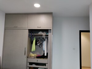 Furnished Amenities in 3 BHK Apartment at Oberoi Realty Esquire, Goregaon East – for Rent