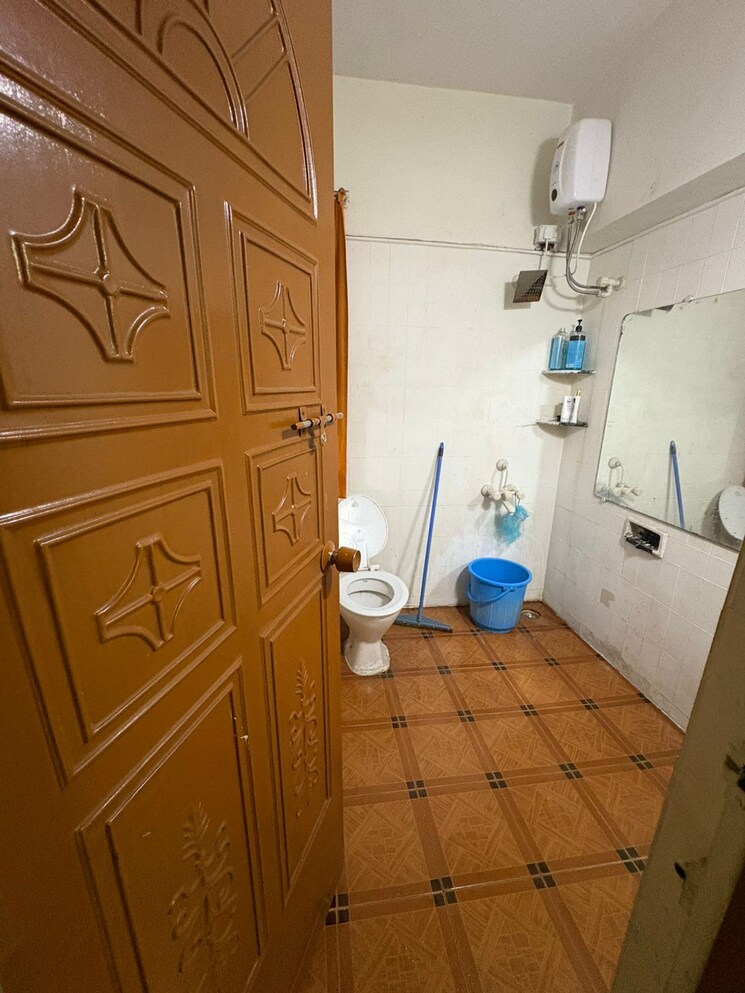 Bathroom, saket-towers-chs-ltd 4 Bedroom 1500 Sq.Ft. Apartment In Thane West Thane 9592449