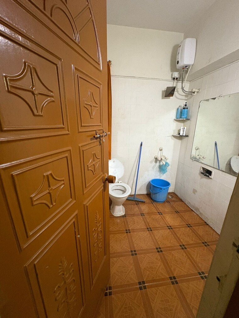 Bathroom, saket-towers-chs-ltd 4 Bedroom 1500 Sq.Ft. Apartment In Thane West Thane 9592449