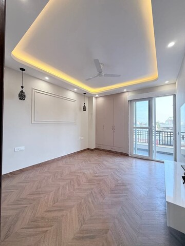 Room in 4 BHK Builder Floor at Royal Homez, Sector 43 – for Rent