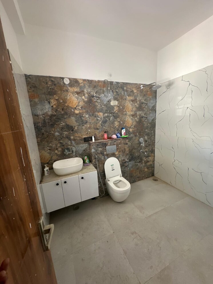 Bathroom, paramount-golfforeste-villas 4 Bedroom 2485 Sq.Ft. Villa In Zeta I Greater Noida Greater Noida 9592548