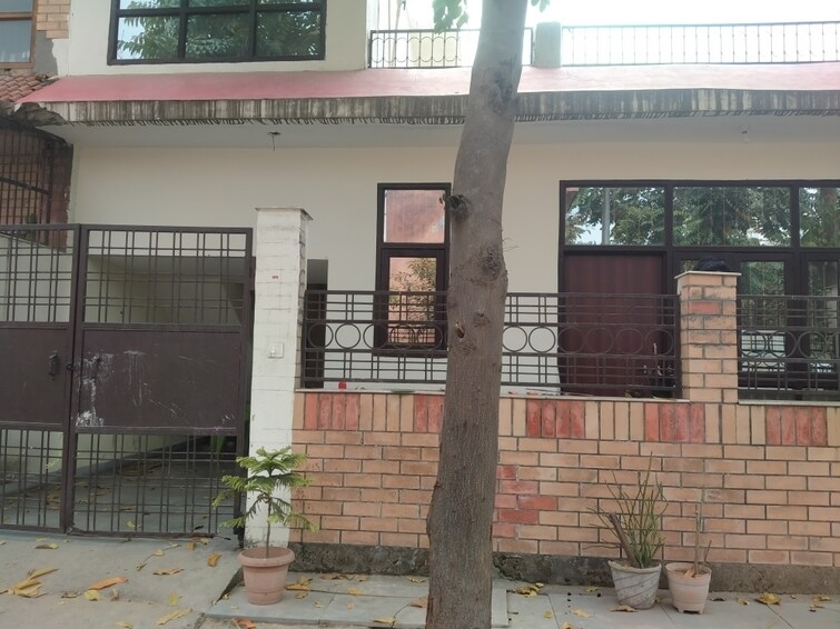 Cover Image, alpha ii greater noida 2 Bedroom 100 Sq.Mt. Villa In Alpha Ii Greater Noida Greater Noida 9591358