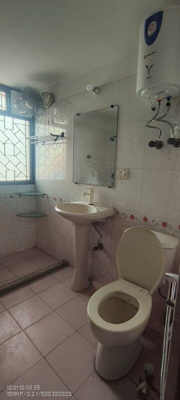 Attached Bathroom in 3.5 BHK Apartment at Aims Golf City, Sector 75 – for Rent