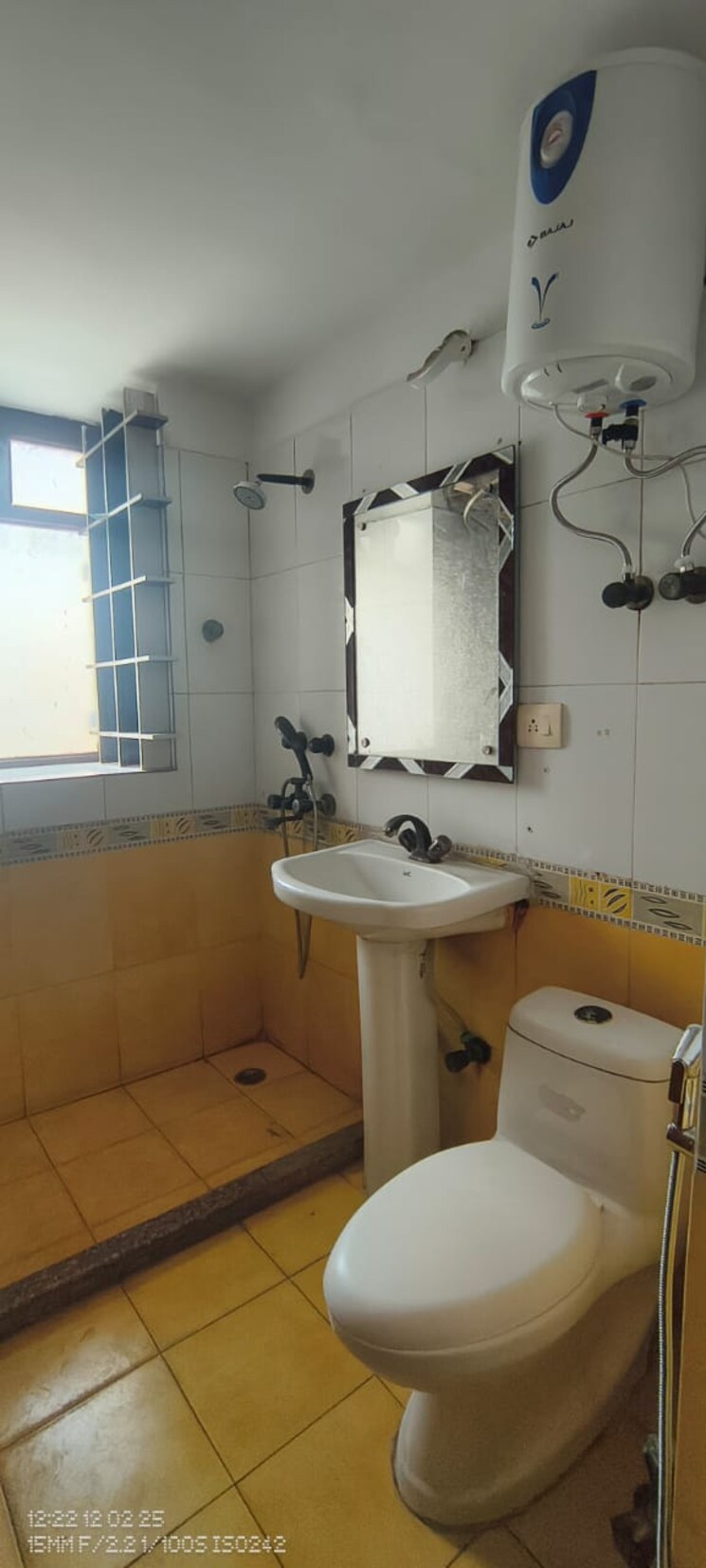 Bathroom, aims-golf-city 3.5 Bedroom 1550 Sq.Ft. Apartment In Sector 75 Noida 9592587