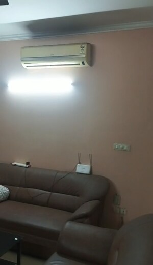 Furnished Amenities in 3 BHK Apartment at Parsvnath Green Ville, Sector 48 – for Rent