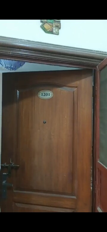 Furnished Amenities in 3 BHK Apartment at Parsvnath Green Ville, Sector 48 – for Rent