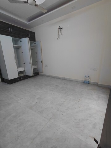 Room in 2 BHK Builder Floor at Janakpuri – for Rent