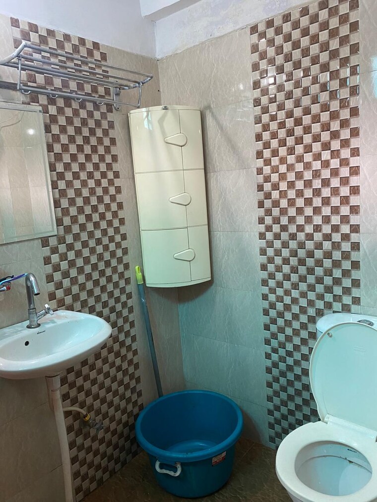 Bathroom, gomti nagar Pg For Boys & Girls In Gomti Nagar 9592705