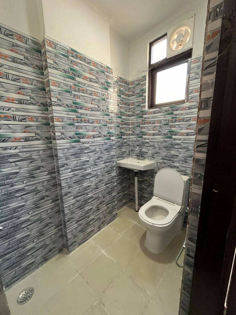 Bathroom, saket 3 Bedroom 1300 Sq.Ft. Builder Floor In Saket Delhi 9592747
