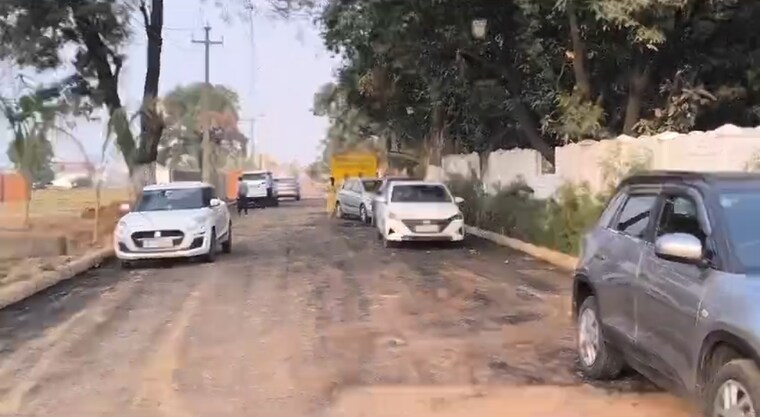  Parking, dankaur  100 Sq.Yd. Plot In Dankaur Greater Noida 9592720