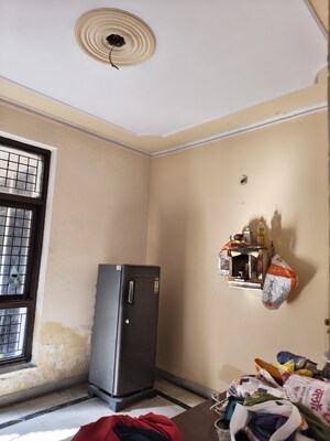 Room in 3 BHK Independent House at Delta I Greater Noida – for Sale