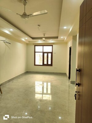 Room in 3 BHK Builder Floor at Saket – for Rent