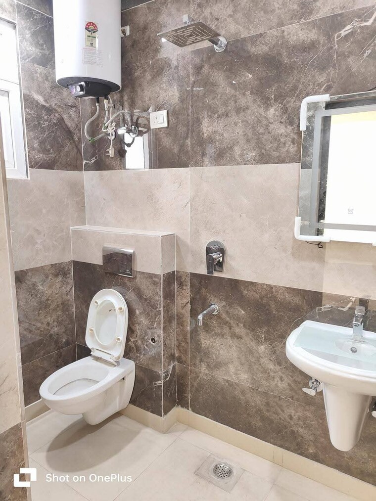 Bathroom, saket 3 Bedroom 1500 Sq.Ft. Builder Floor In Saket Delhi 9592883