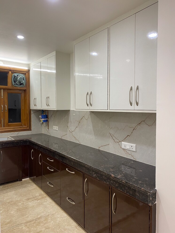 Kitchen, vasant kunj 3 Bedroom 1673 Sq.Ft. Builder Floor In Vasant Kunj Delhi 9593142