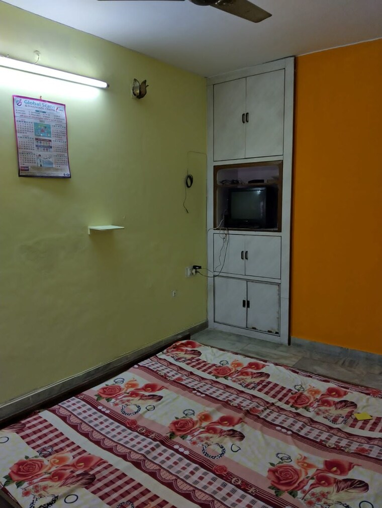 Room, gomti nagar Pg For Boys & Girls In Gomti Nagar 9592882