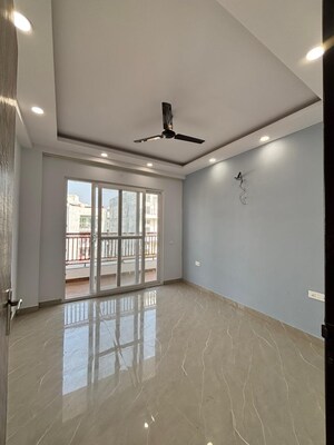 Room in 3 BHK Builder Floor at Sector 52 – for Rent