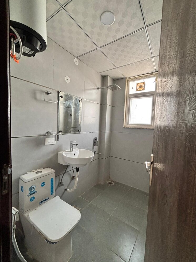 Bathroom, sector 52 3 Bedroom 1950 Sq.Ft. Builder Floor In Sector 52 Gurgaon 9593001