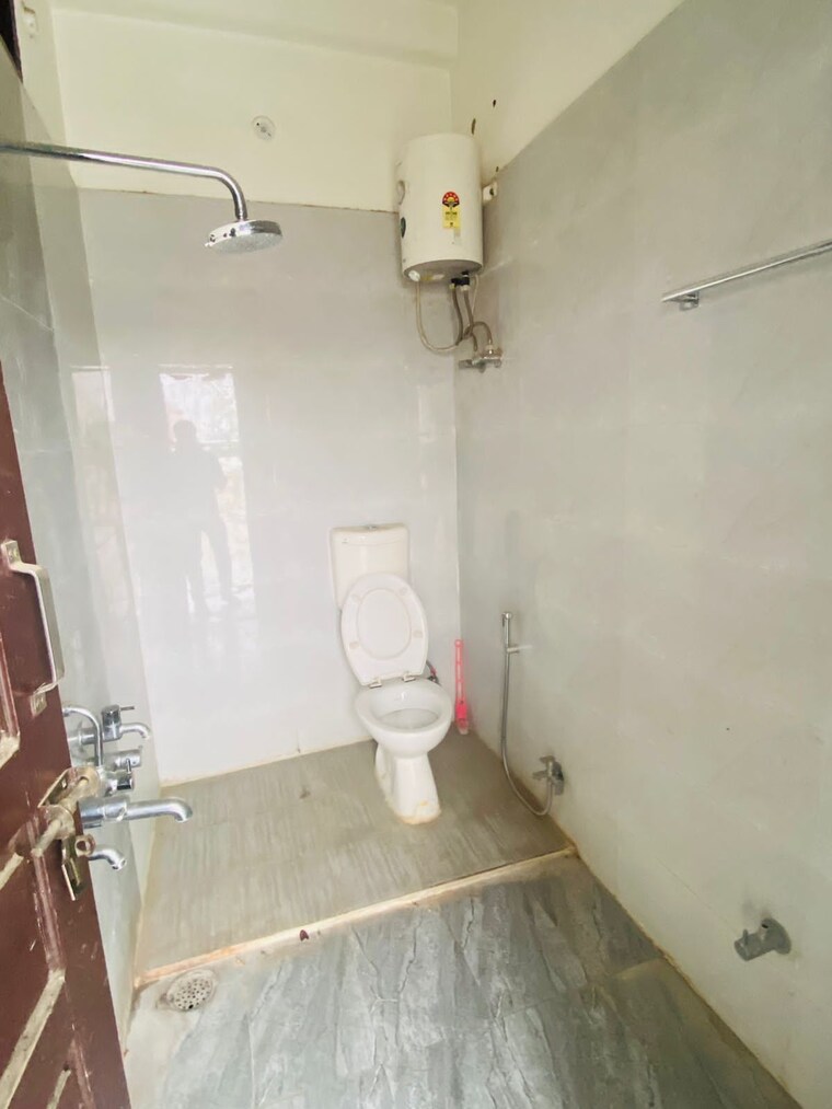 Bathroom, gomti nagar Pg For Boys & Girls In Gomti Nagar 9592962