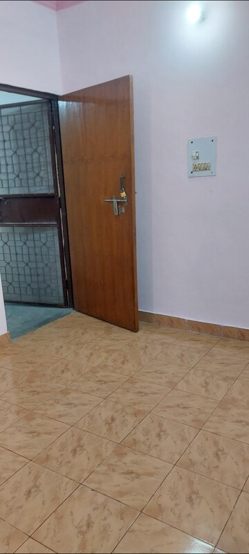 Room in 1 BHK Apartment at Aadharshila Apartment, Sarita Vihar – for Rent