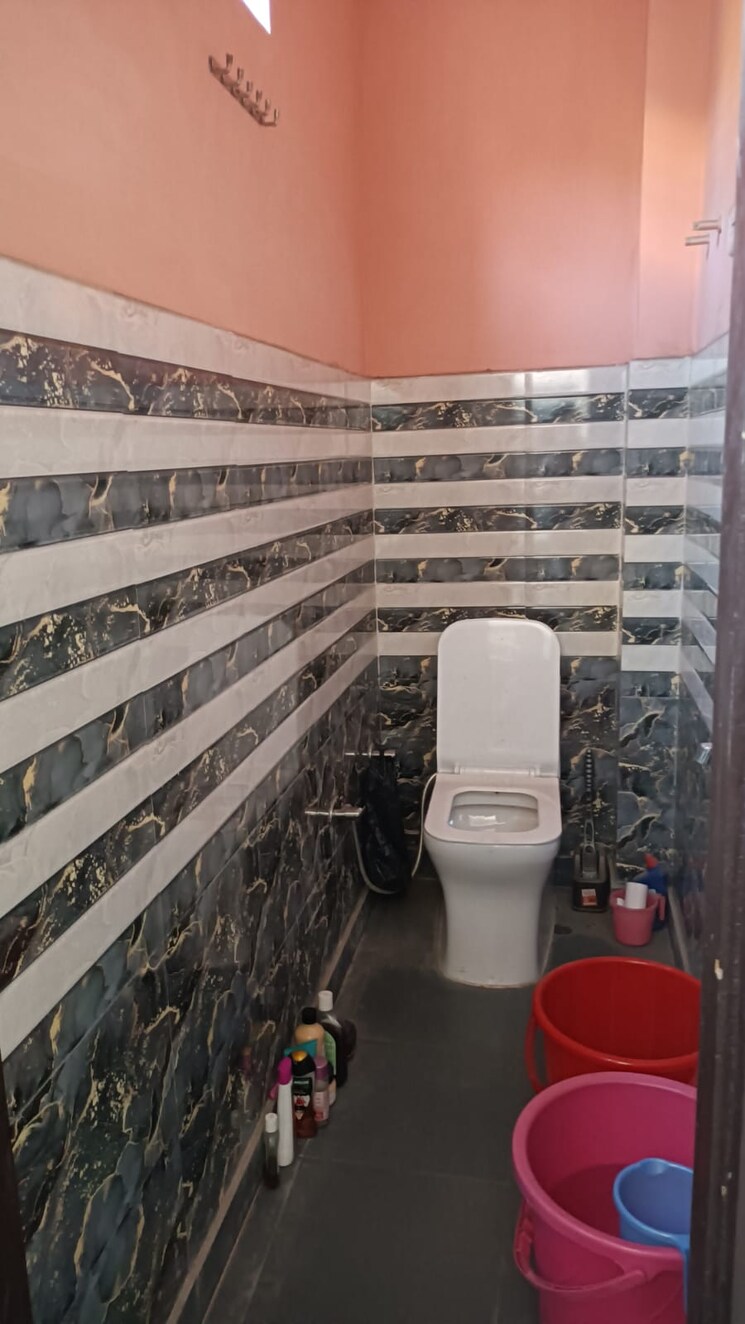 Attached Bathroom, preet vihar 1 Bedroom 550 Sq.Ft. Builder Floor In Preet Vihar Delhi 9593022