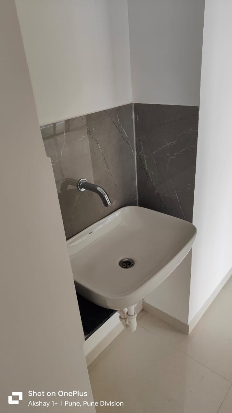 Bathroom, akshay-yash-grecia 3 Bedroom 806 Sq.Ft. Apartment In Dhanori Pune 9592915