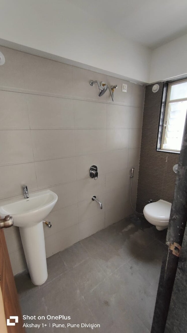 Bathroom, akshay-yash-grecia 3 Bedroom 806 Sq.Ft. Apartment In Dhanori Pune 9592915