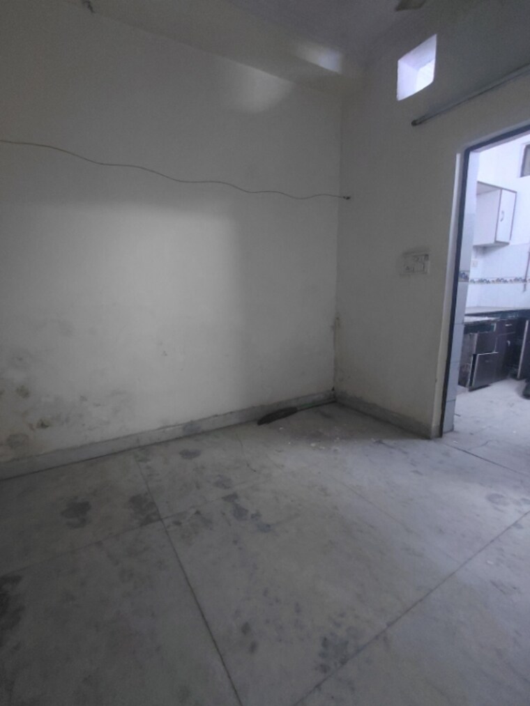 Room, janakpuri 2 Bedroom 750 Sq.Ft. Apartment In Janakpuri Delhi 9593081